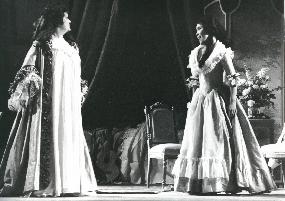 Shigemi Matsumoto as Susanna in The Marriage of Figaro (Burssels, Belgium) (with Ruth Falcon)